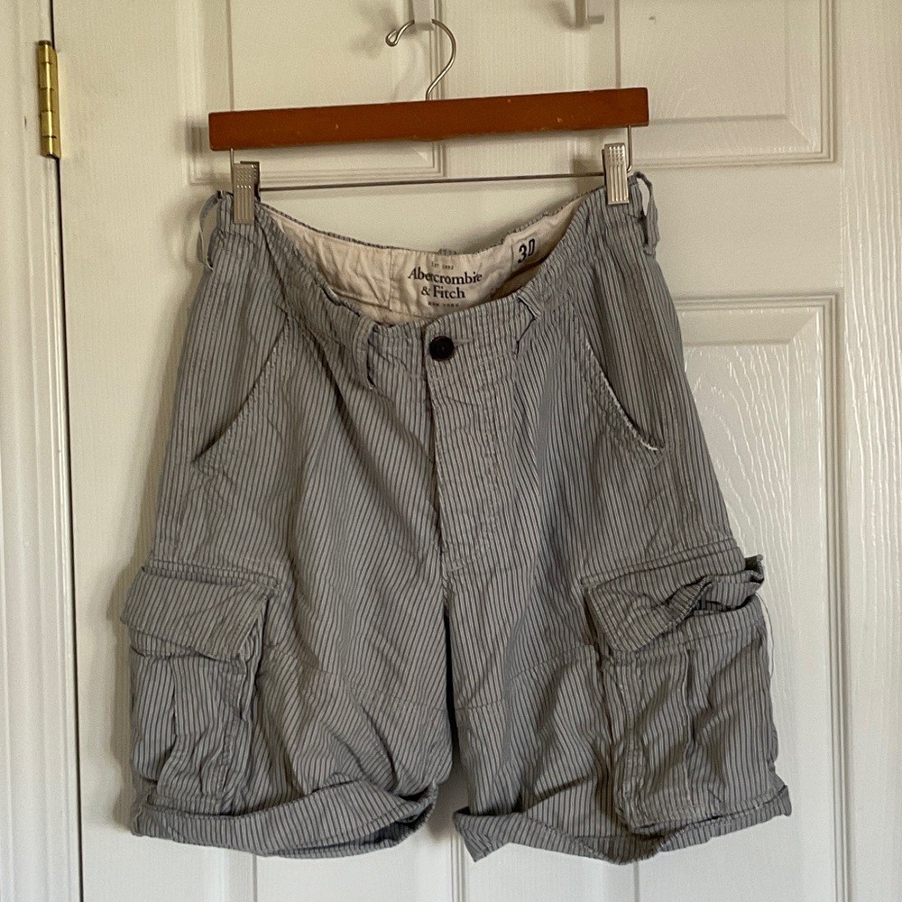 Vintage Y2K Abercrombie & Fitch Men's Cargo Shorts in Gray Stripe
